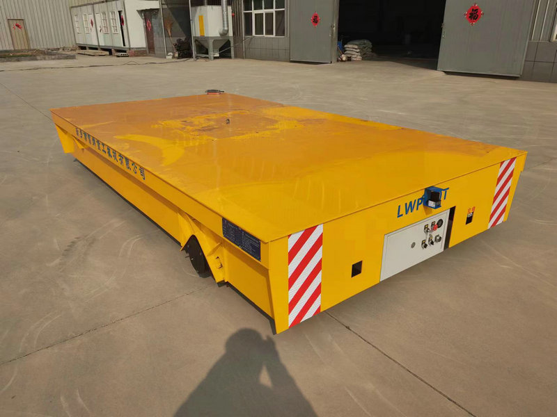 Trackless rafmagns bíl