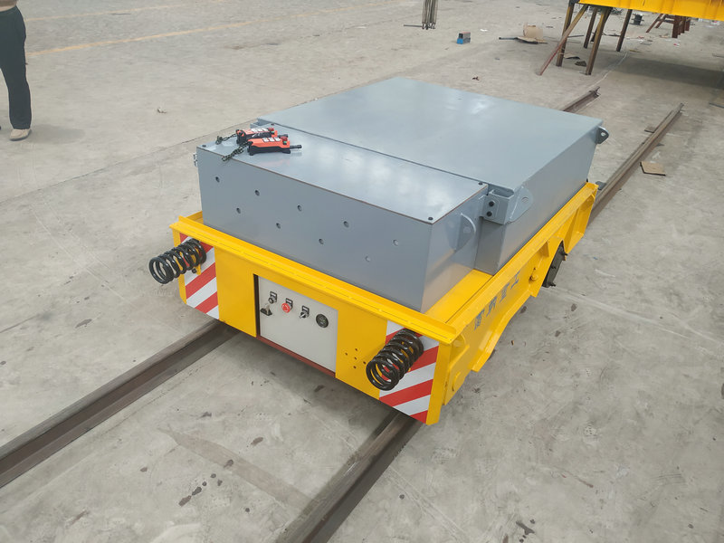 Rail-mounted rafmagns flutnings vagn