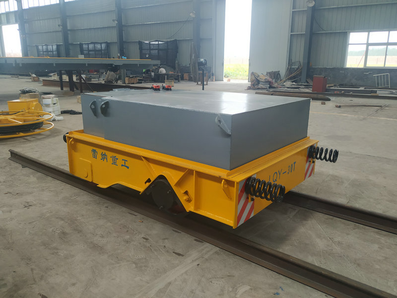 Rail-mounted rafmagns flutnings vagn